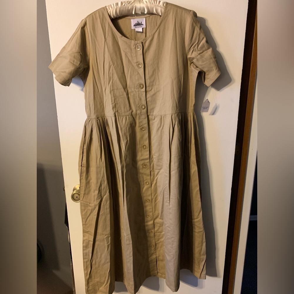 LONG KHAKI DRESS. NWT Size Medium. By Metropolitan. Button-up. Has pockets.